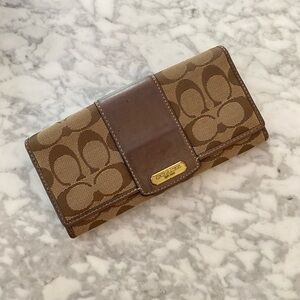 Coach long wallet with lavender/lilac interior